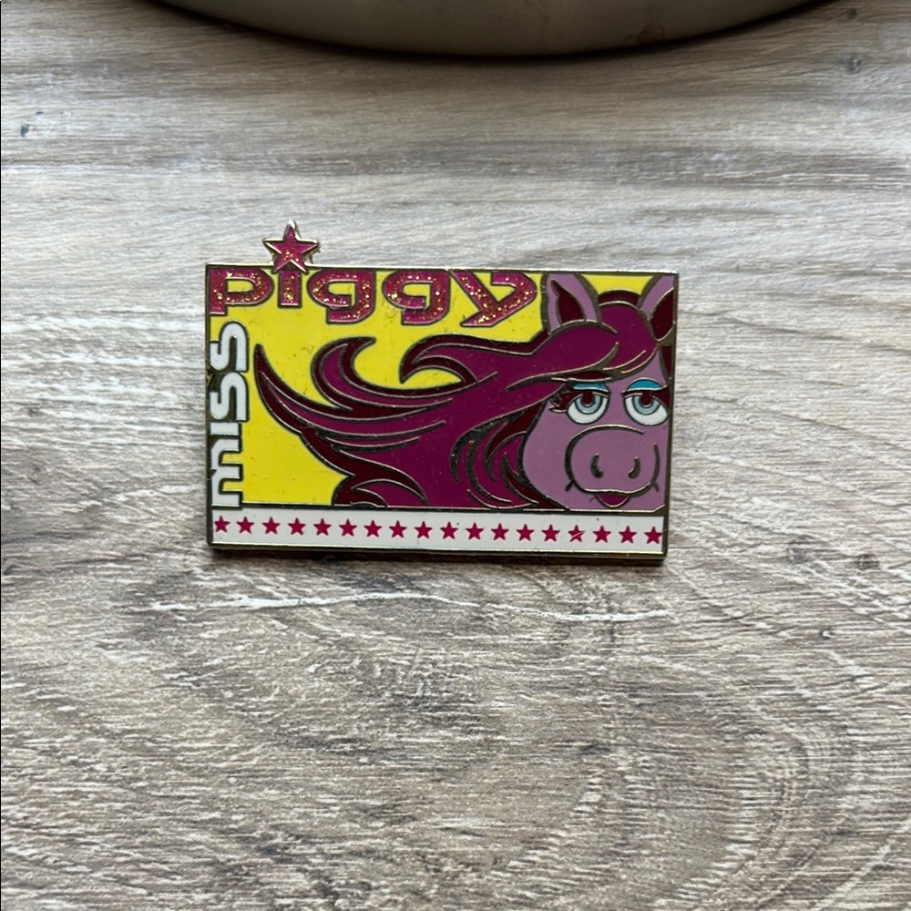 Miss Piggy Enamel Pin - Pink and Yellow